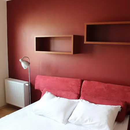Penguin 2320 Apartment *